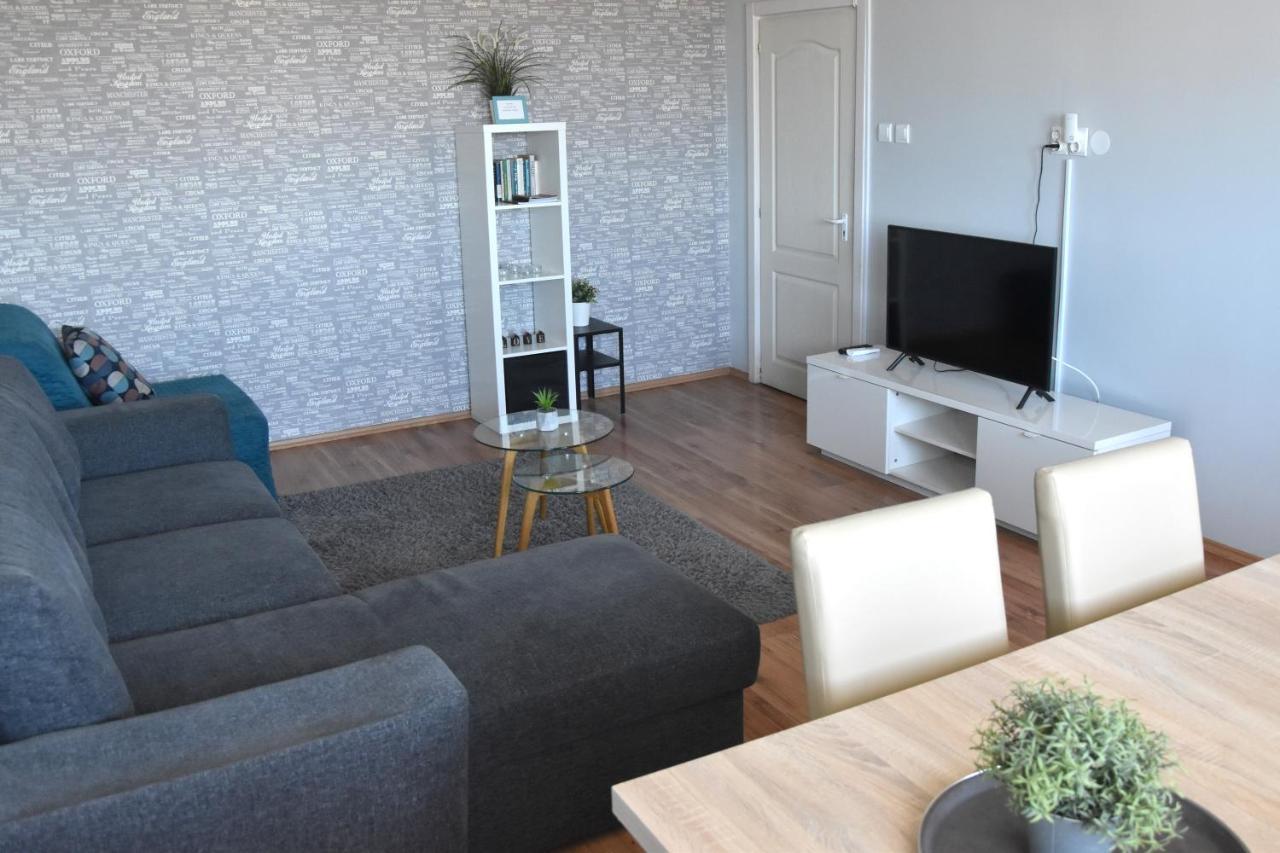 Panorama View Apartment เวสเปรม ภายนอก รูปภาพ