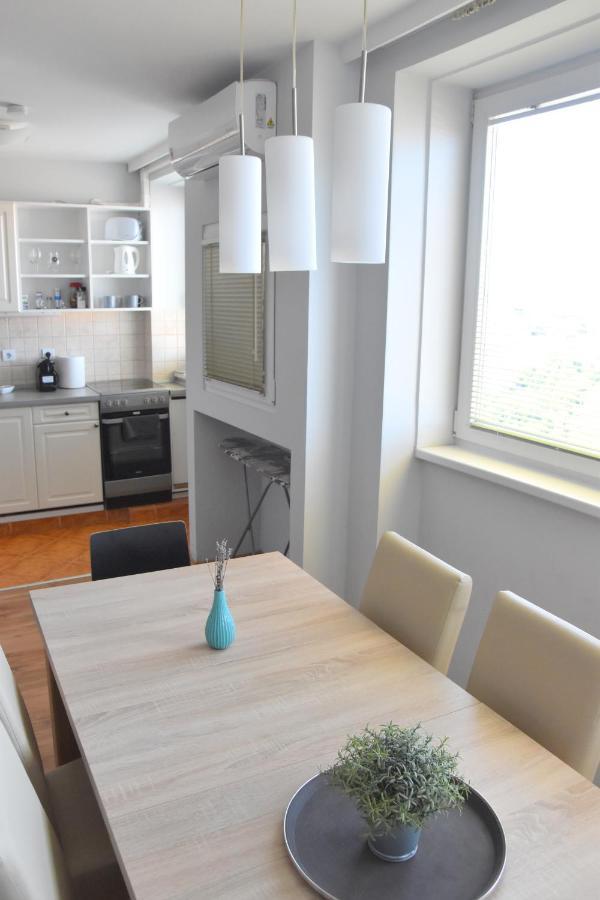 Panorama View Apartment เวสเปรม ภายนอก รูปภาพ